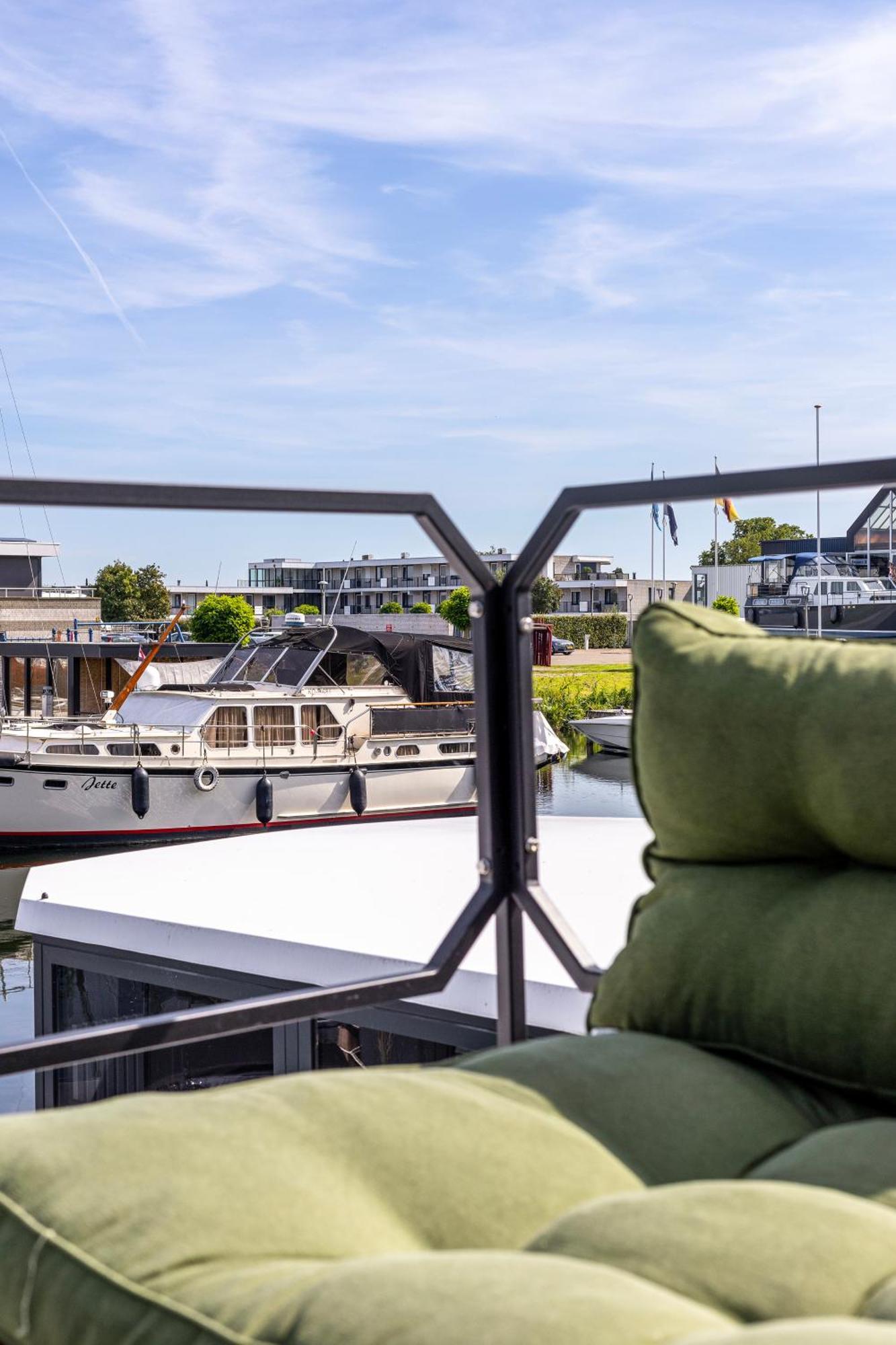 Cosy Tiny Houseboats Near Beach And Restaurants By Weltevreden Experience Ζεεβόλντε Εξωτερικό φωτογραφία