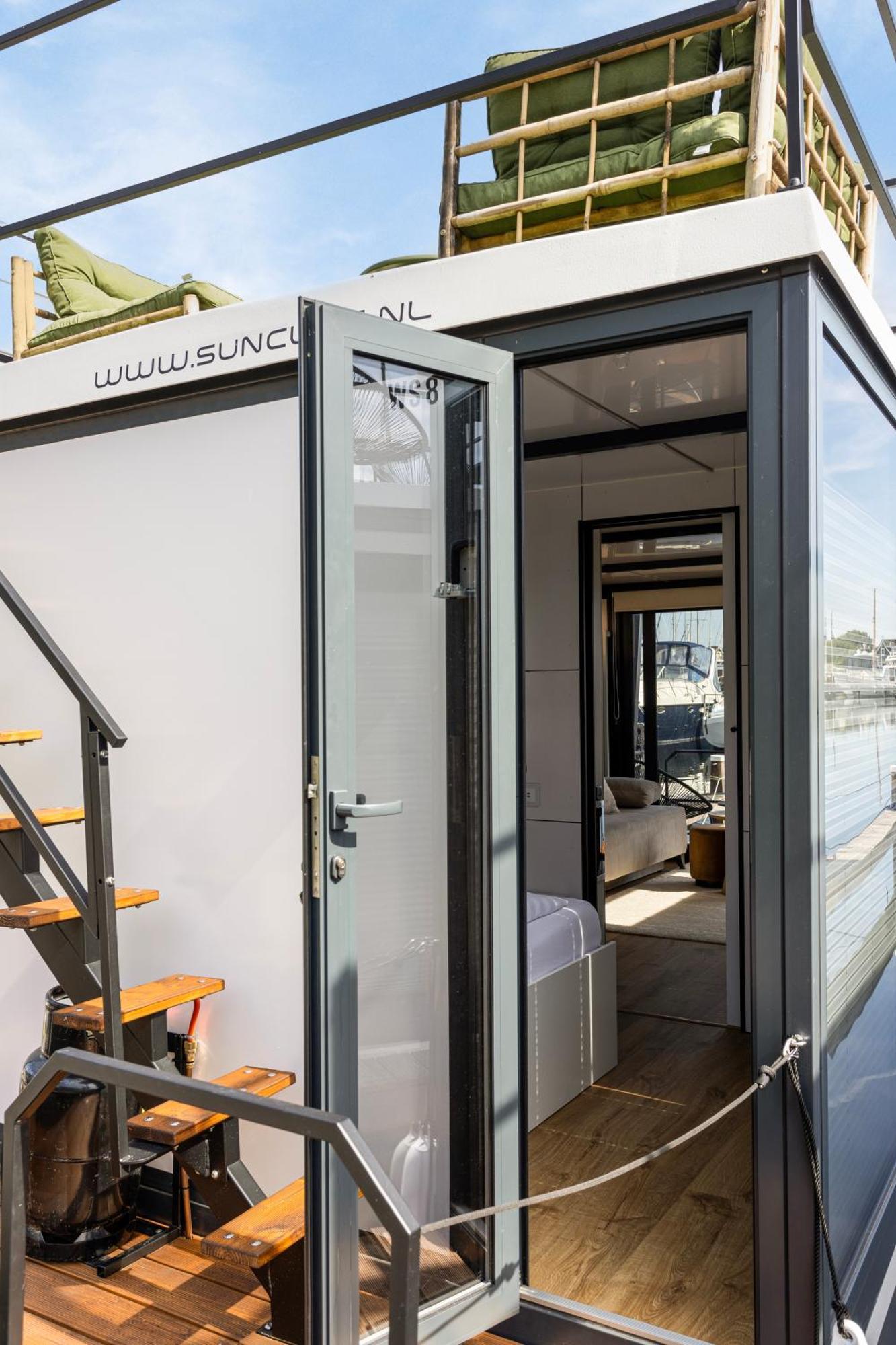 Cosy Tiny Houseboats Near Beach And Restaurants By Weltevreden Experience Ζεεβόλντε Εξωτερικό φωτογραφία