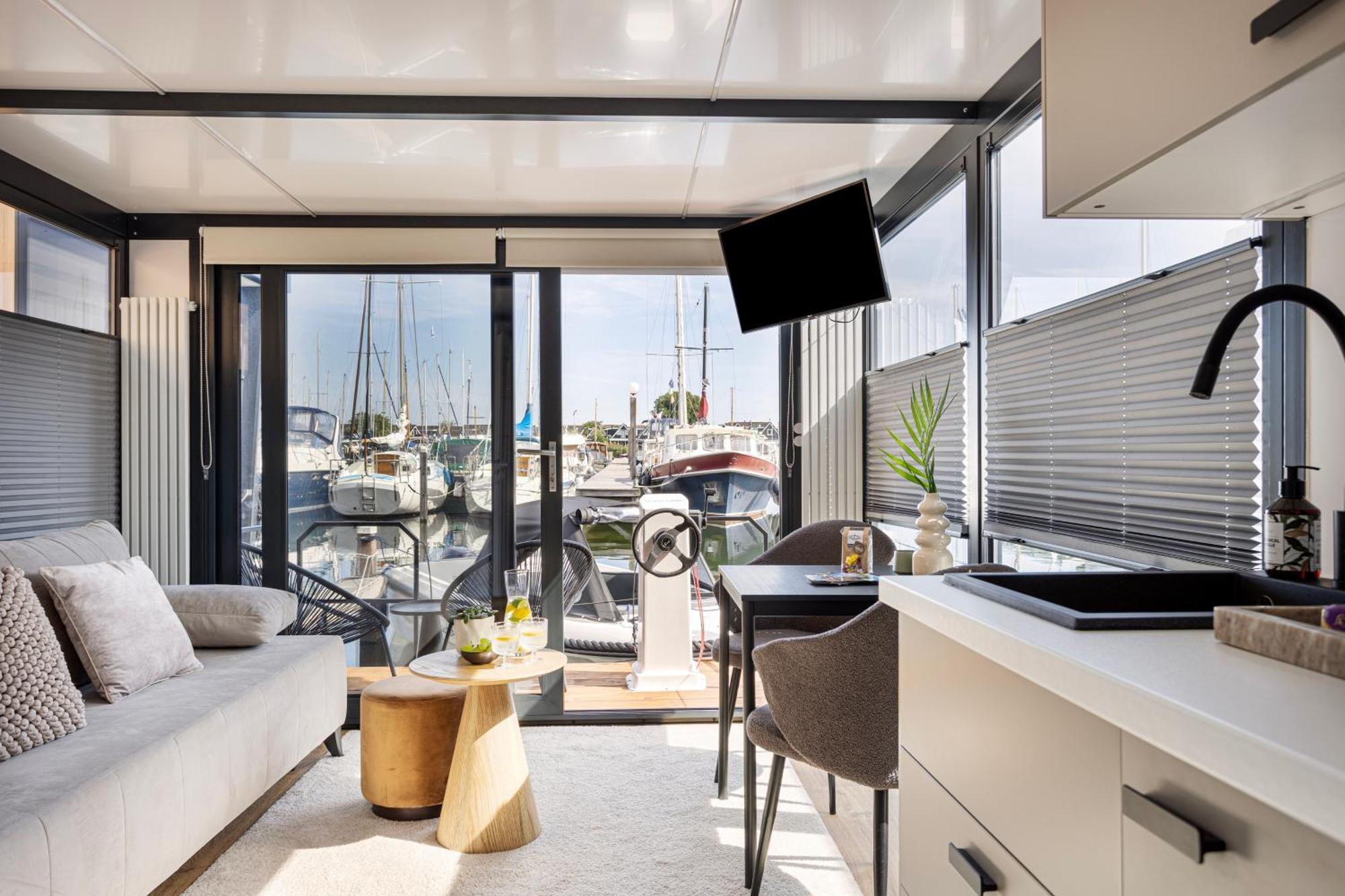 Cosy Tiny Houseboats Near Beach And Restaurants By Weltevreden Experience Ζεεβόλντε Εξωτερικό φωτογραφία