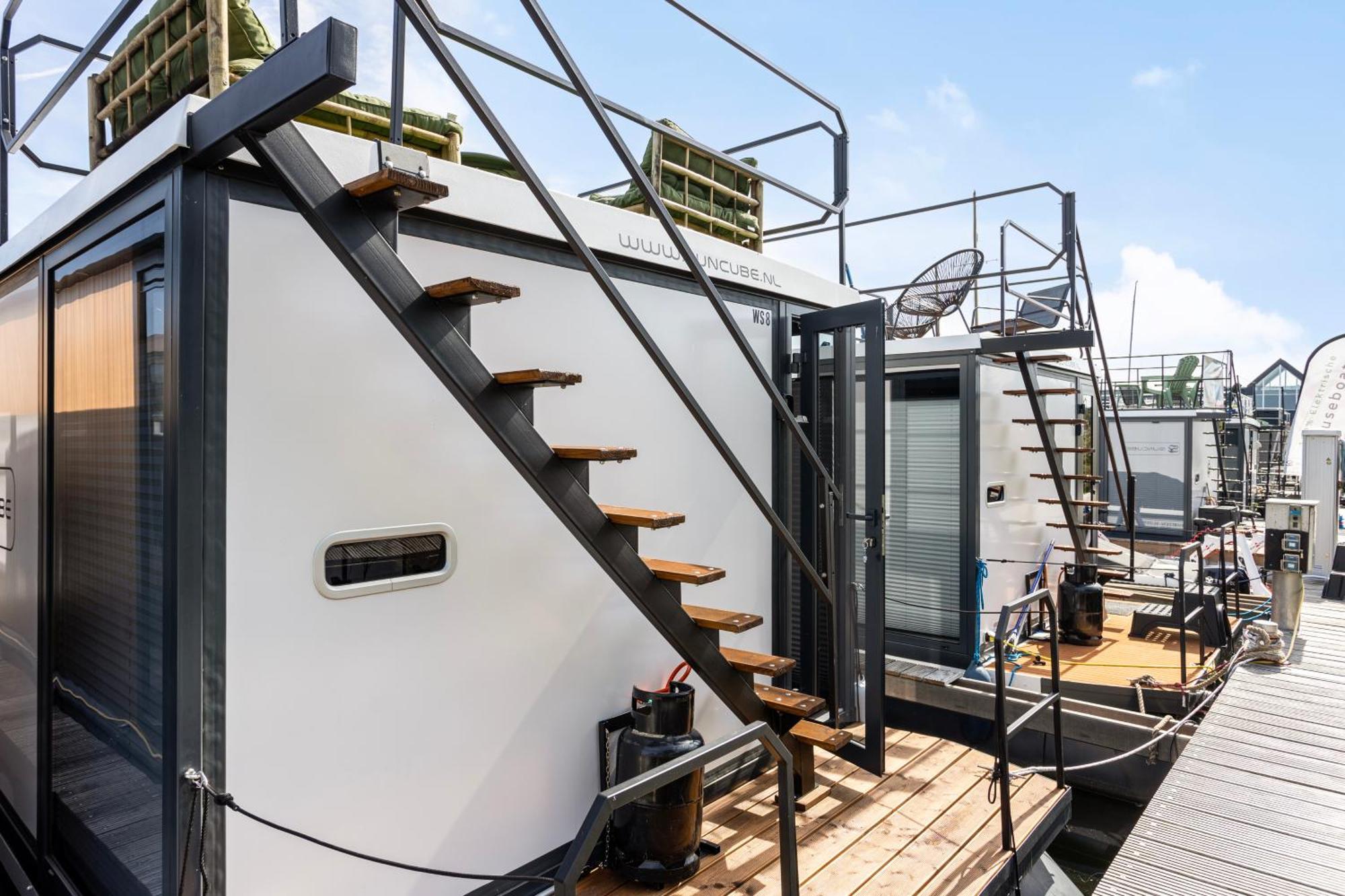 Cosy Tiny Houseboats Near Beach And Restaurants By Weltevreden Experience Ζεεβόλντε Εξωτερικό φωτογραφία