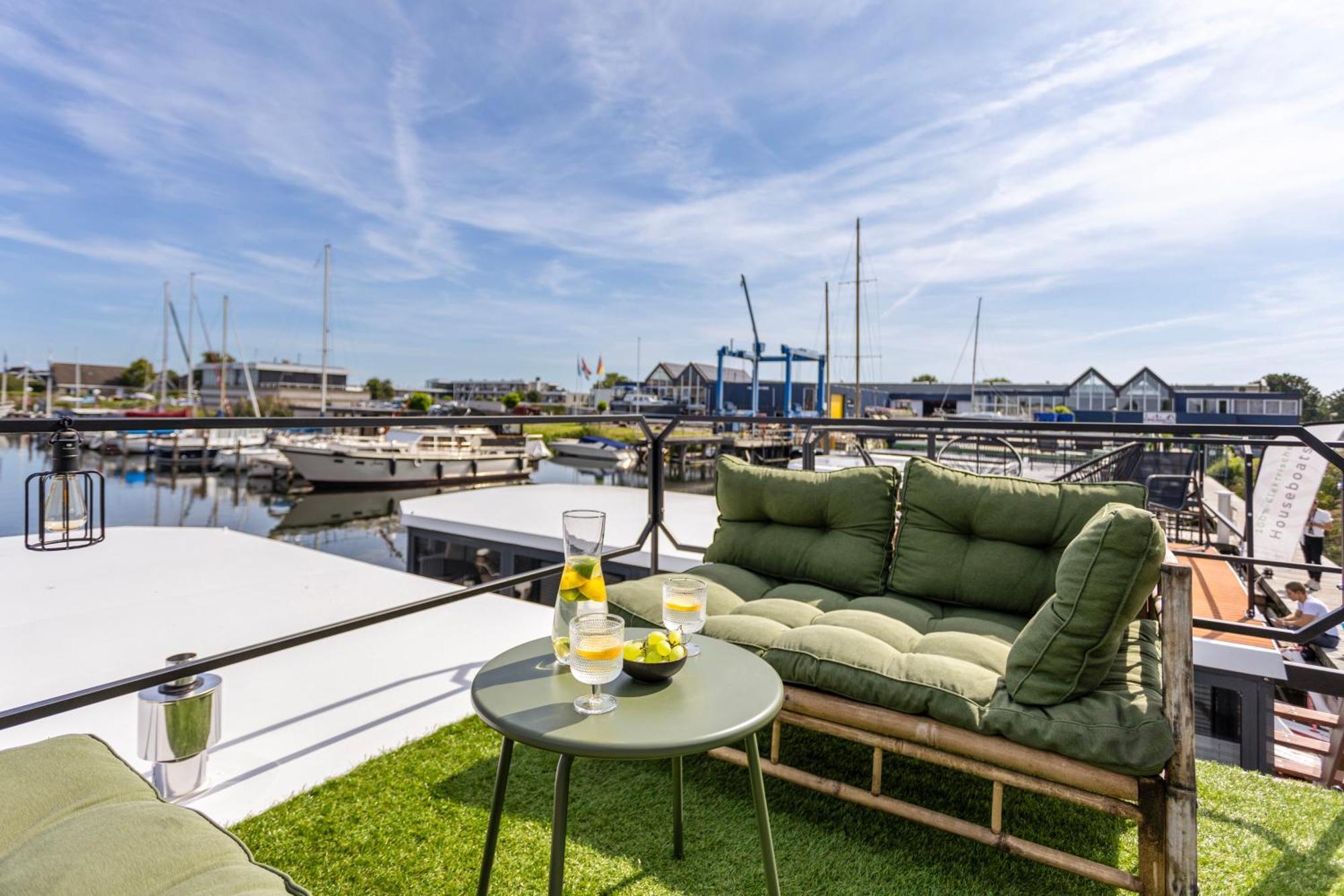 Cosy Tiny Houseboats Near Beach And Restaurants By Weltevreden Experience Ζεεβόλντε Εξωτερικό φωτογραφία
