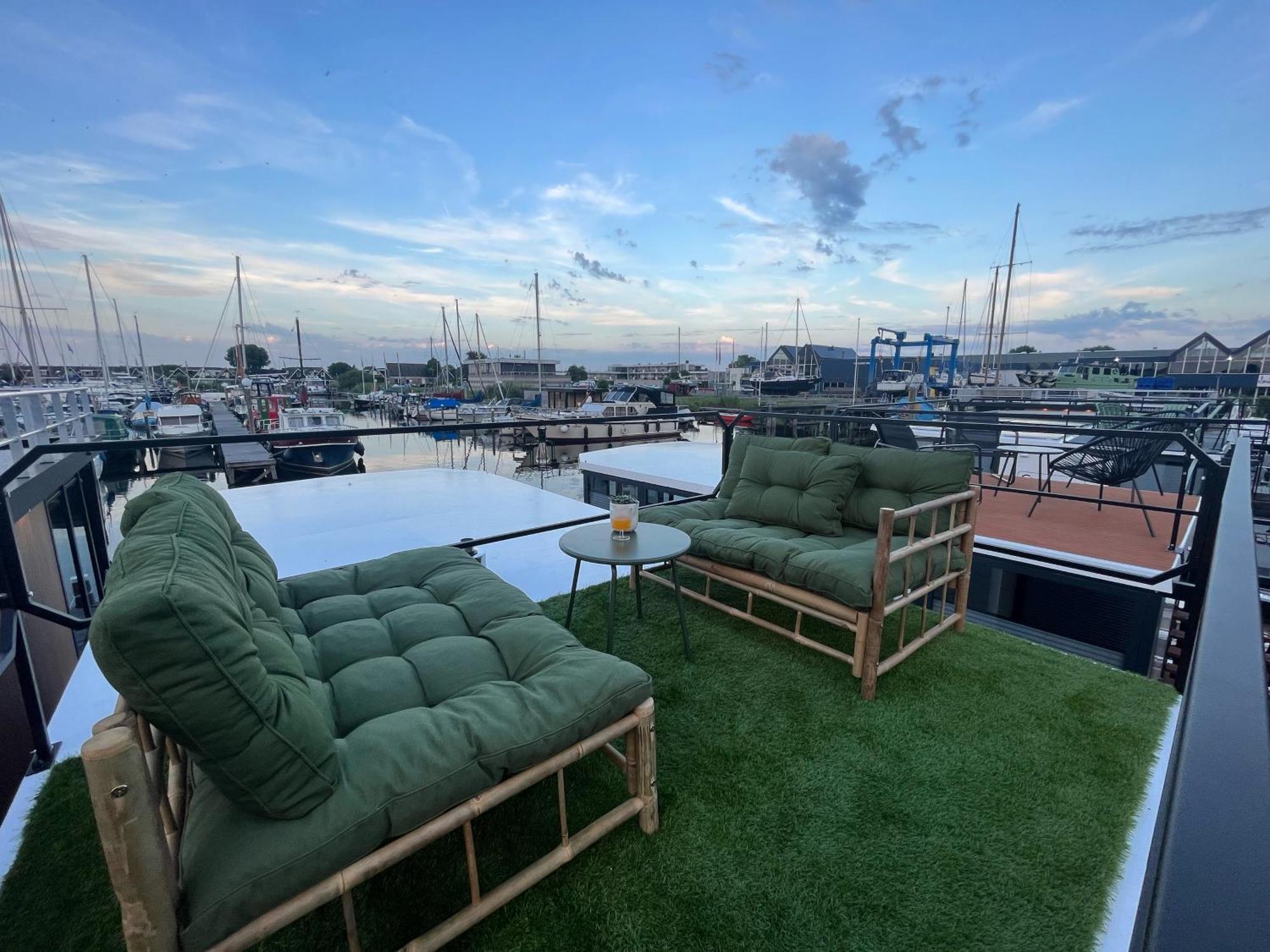 Cosy Tiny Houseboats Near Beach And Restaurants By Weltevreden Experience Ζεεβόλντε Εξωτερικό φωτογραφία