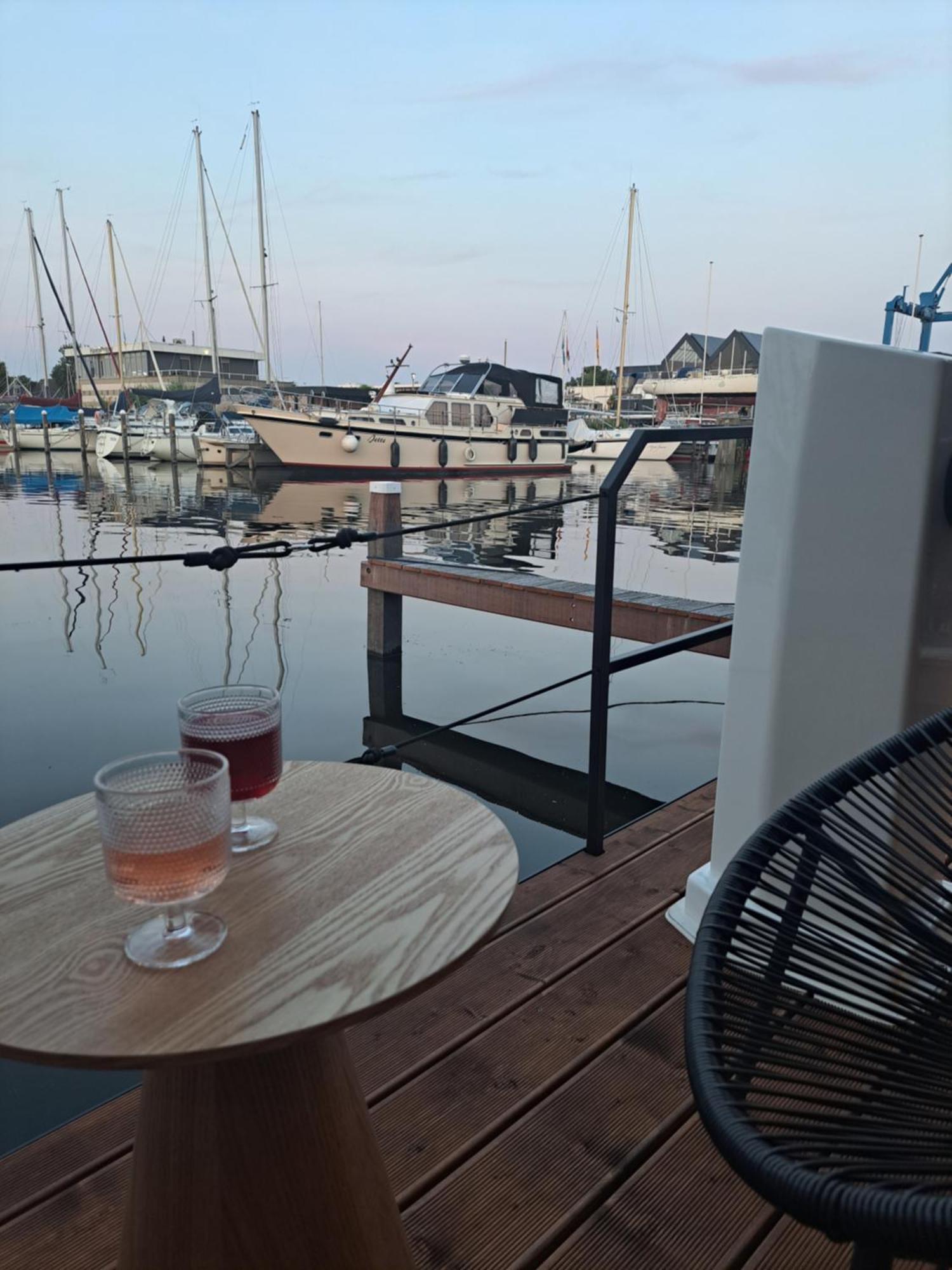 Cosy Tiny Houseboats Near Beach And Restaurants By Weltevreden Experience Ζεεβόλντε Εξωτερικό φωτογραφία